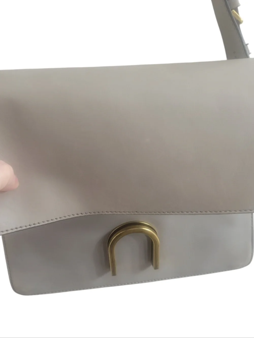 Fossil Leather Shoulder Bag Light Gray/Gold Hardware U-Shape Clasp Charm, NWOT - Picture 9 of 15